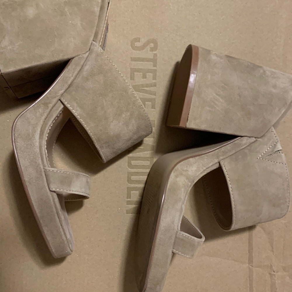 Steve Madden Vickey mules in sand suede